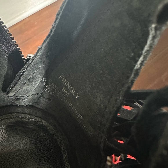 Steve Madden Fringly Black Heels - size 8 - Picture 4 of 7